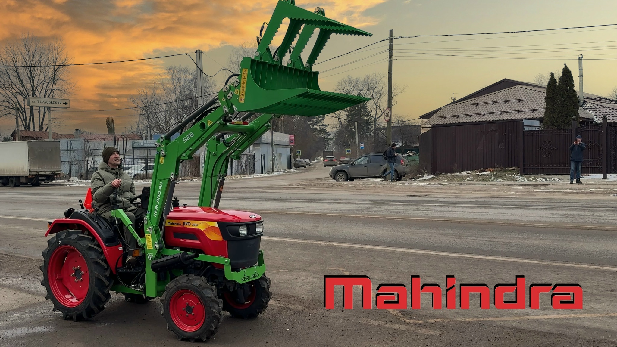 Смена рабочих органов легче, чем на мотоблоке! Супер крутой трактор MAHINDRA с погрузчиком Kerland